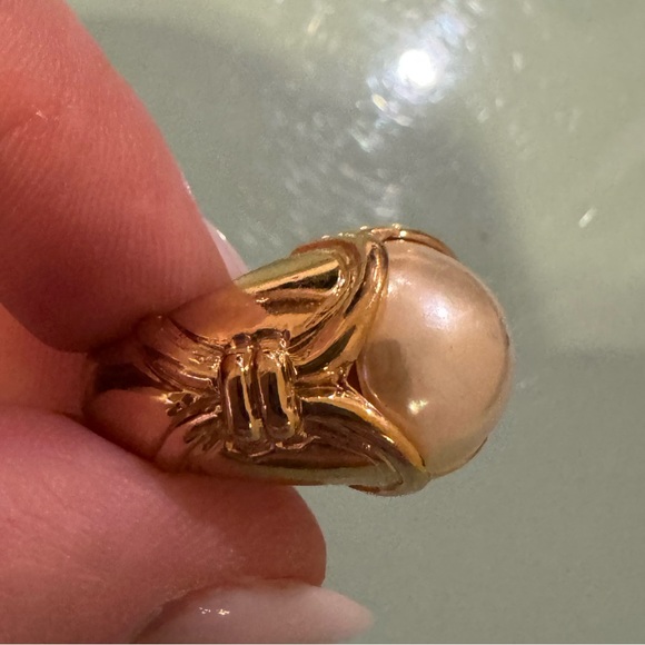 Vintage gold tone faux pearl costume jewelry ring